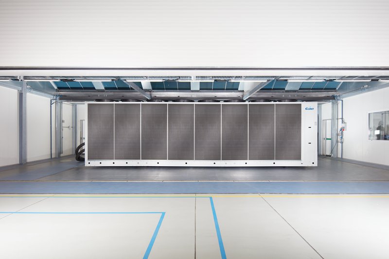 Gind - Camera climatica fronte con bagliori.jpg